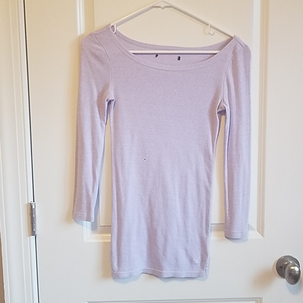 Lavender boatneck 3/4 sleeved shirt.